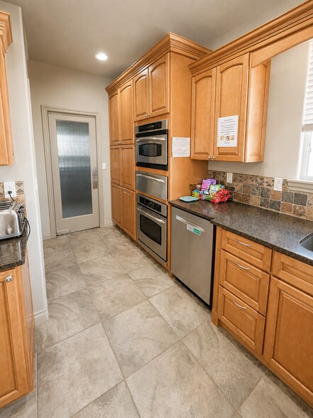 More Photos Of 1950 Keene Rd, Richland Office For Sale