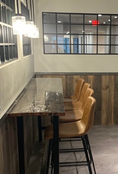 More Photos Of 555 S Perryville Rd, Rockford Office For Lease