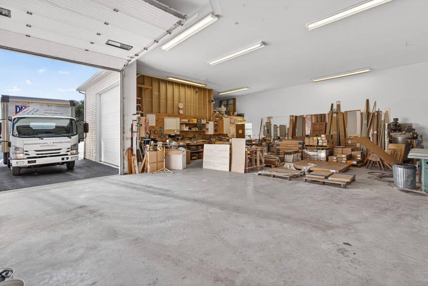 More Photos Of 5585 MacArthur Rd, Whitehall Showroom For Sale