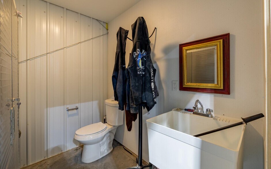 More Photos Of 528 Blackburn St, Cody Auto Repair For Sale