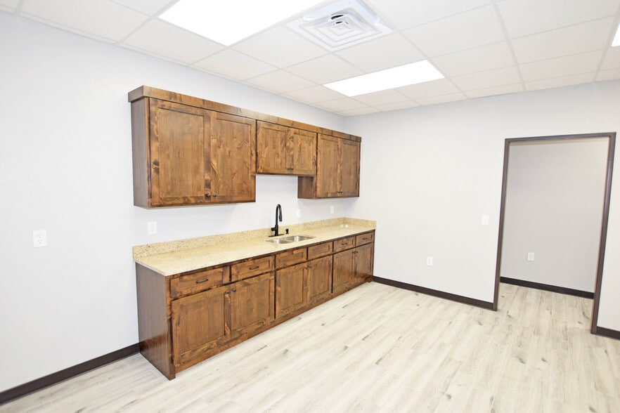 More Photos Of 930 338 loop, Odessa Warehouse For Lease