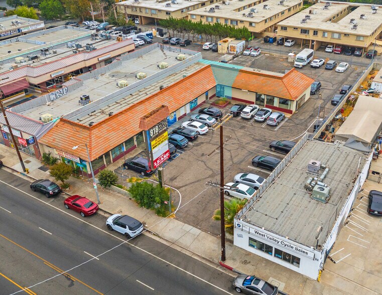 More Photos Of 20200 Saticoy St, Winnetka Storefront Retail Office For Lease