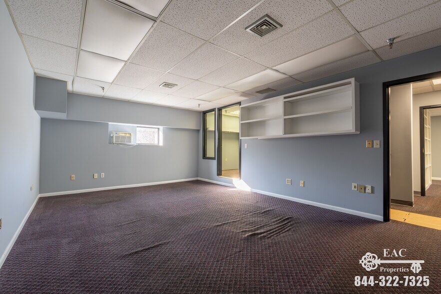 More Photos Of 22 Commerce Rd, Newtown Light Manufacturing For Lease