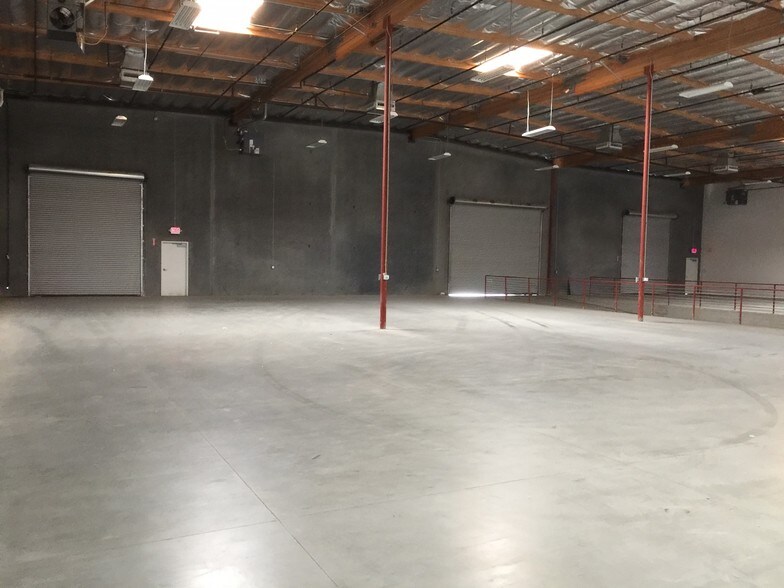 More Photos Of 200 E Avenue K-8, Lancaster Warehouse For Lease