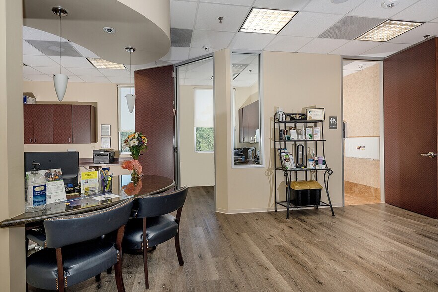 More Photos Of 114 Vision Park Blvd, Shenandoah Office For Sale