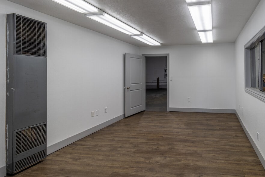 More Photos Of 525 E Clark St, Pocatello Auto Repair For Lease