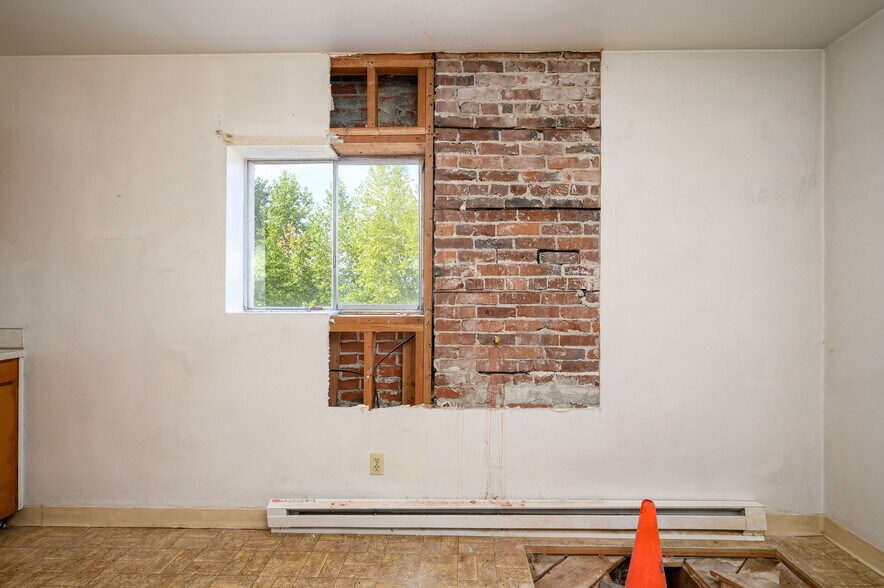 More Photos Of 229 E Monroe St, Carlton Apartments For Sale