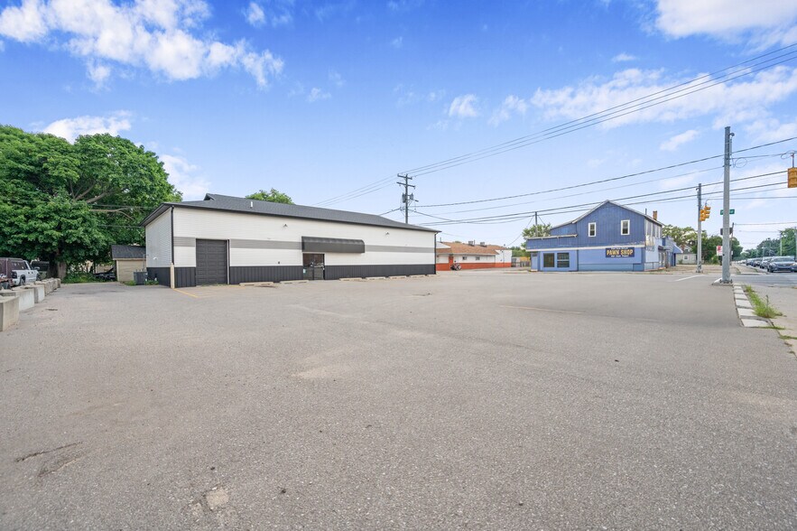 More Photos Of 805 Maple St, Big Rapids Storefront Retail Office For Sale