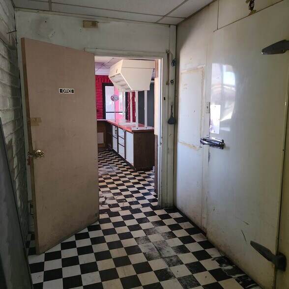 More Photos Of 35 Acoma Blvd S, Lake Havasu City Storefront Retail Office For Sale