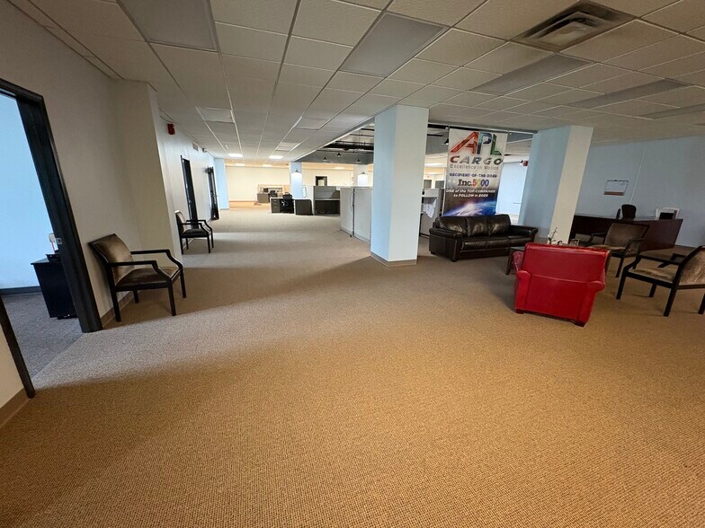 More Photos Of 1201 Cumberland Ave, West Lafayette Office For Lease