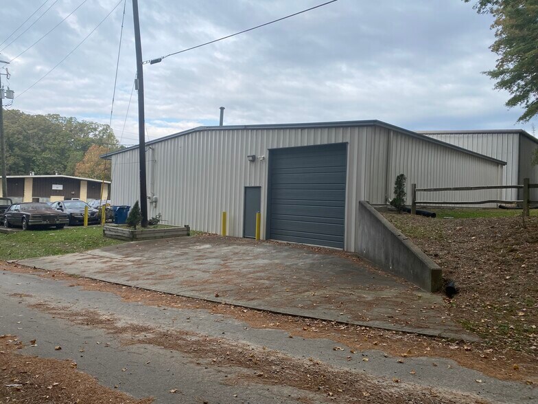 More Photos Of 6215 Hotel St, Austell Light Distribution For Lease