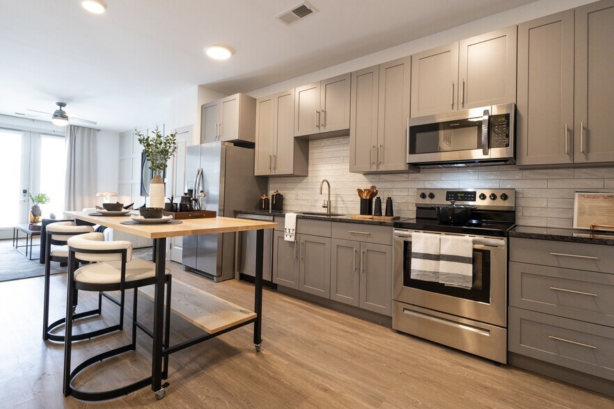 More Photos Of 2533 Woodburn Ave, Cincinnati Apartments For Lease