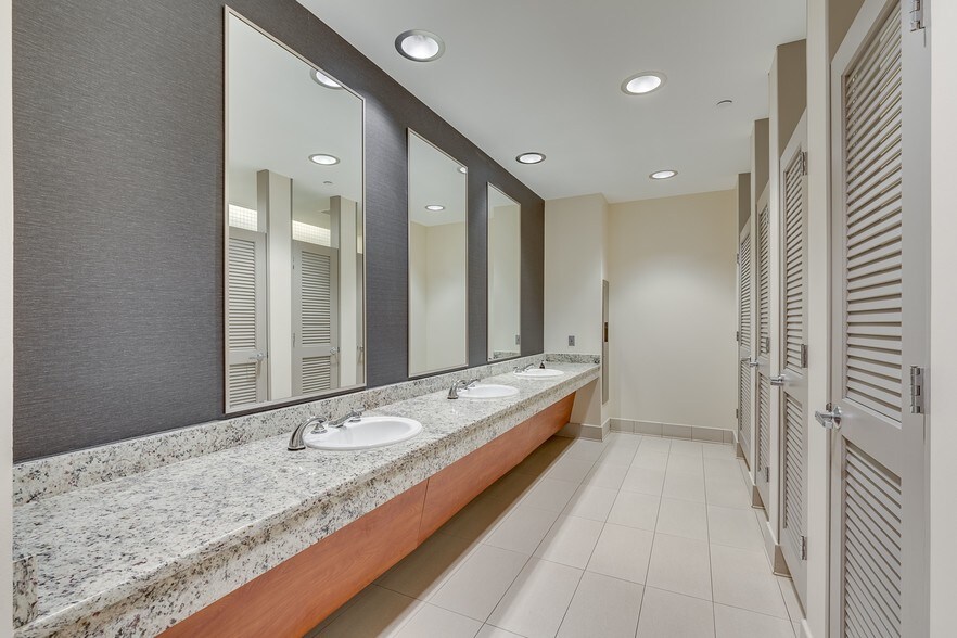 More Photos Of 100 E Royal Ln, Irving Office For Lease