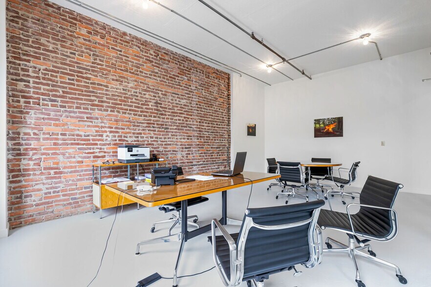 More Photos Of 330 Clematis St, West Palm Beach Storefront Retail Office For Sale