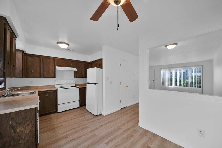 More Photos Of 1091 Del Sol Pl, Redding Apartments For Sale