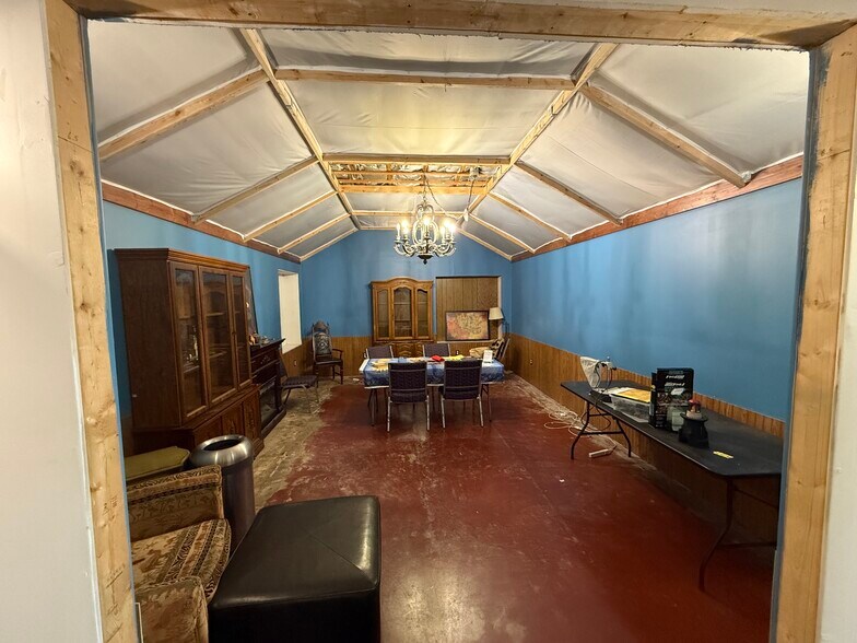 More Photos Of 1327 S Glenstone Ave, Springfield General Retail For Lease