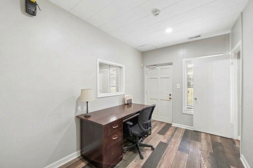 More Photos Of 224 E Broad St, Winder Medical For Sale