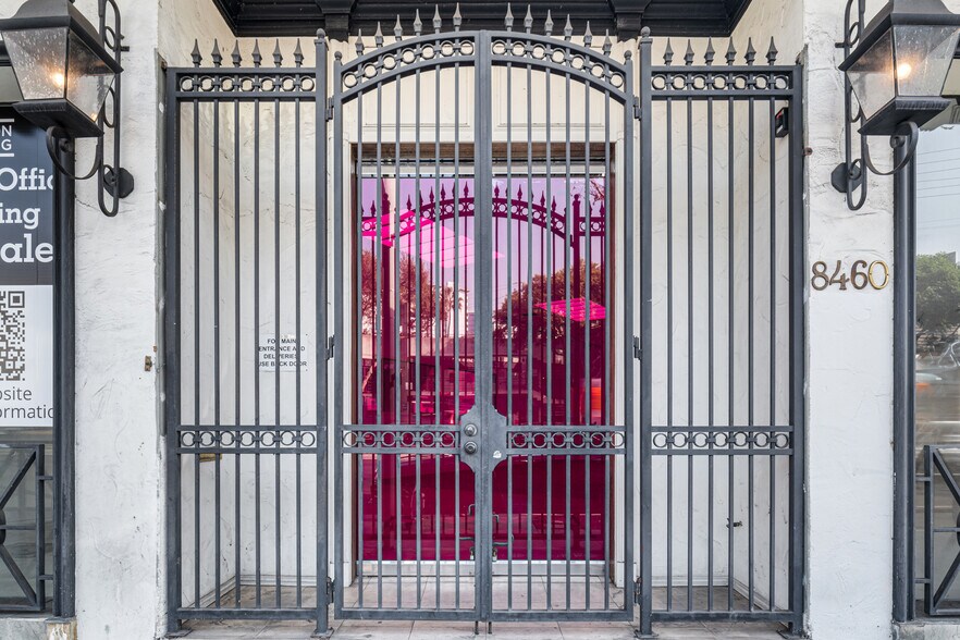 More Photos Of 8460 Santa Monica Blvd, West Hollywood Freestanding For Sale