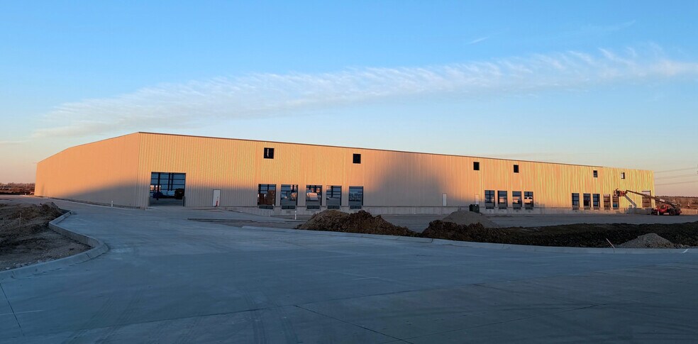 Primary Photo Of 5447 Sunflower Ct, Bel Aire Warehouse For Lease