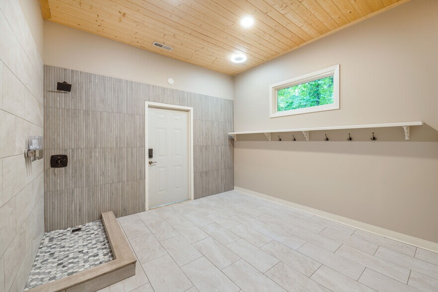 More Photos Of 364 Weaverville Rd, Asheville Medical For Sale