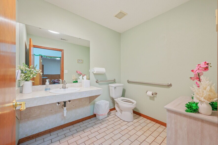 More Photos Of 1078 S Ferdon Blvd, Crestview Medical For Sale
