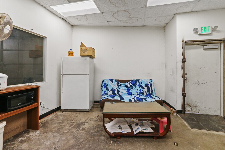 More Photos Of 1410-1412 Elwood St, Los Angeles Warehouse For Sale