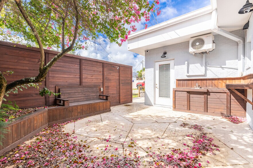 More Photos Of 418 Canal St, New Smyrna Beach Loft Creative Space For Sale