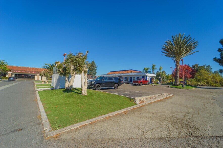 More Photos Of 580 S Pacific St, San Marcos Fast Food For Sale