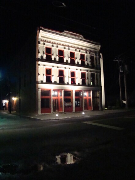 More Photos Of 301 E Main St, Remington Office For Lease