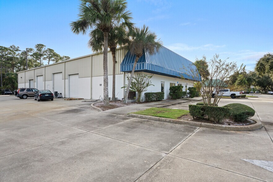 More Photos Of 4430 Eastport Pky, Port Orange Manufacturing For Sale