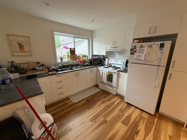 More Photos Of 8844 Rue Waverly, Montréal Multifamily For Sale