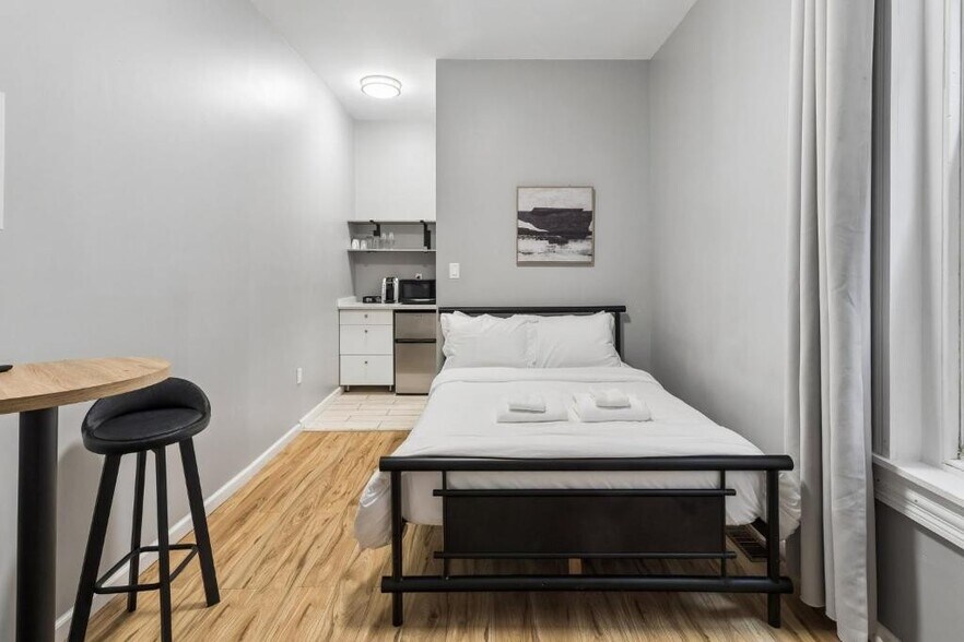 More Photos Of 1611 S Broad St, Philadelphia Specialty For Sale