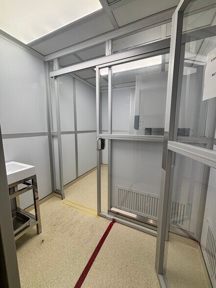 More Photos Of 805-863 Browns Line, Toronto Unknown For Lease