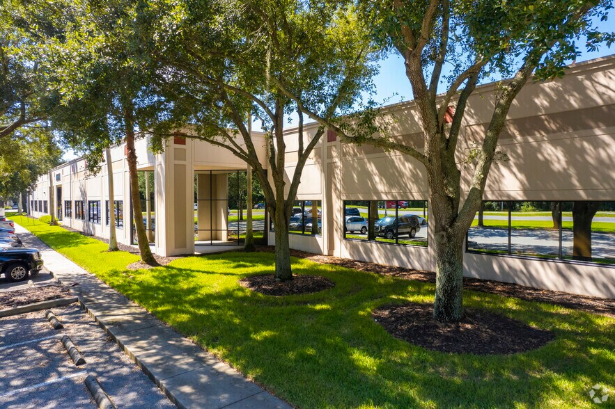 More Photos Of 701-725 S US Highway 301, Tampa Research And Development For Lease