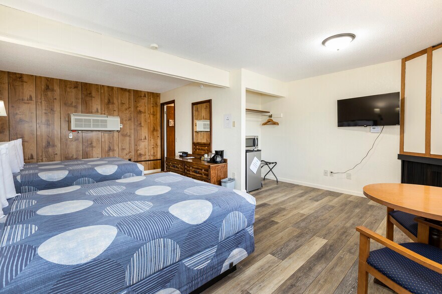 More Photos Of 6100 M-68 Hwy, Indian River Hotel For Sale