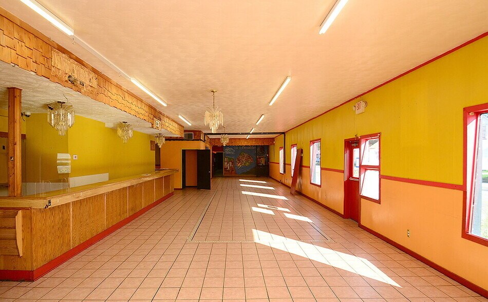 More Photos Of 6500 Railroad Ave, Omaha Restaurant For Lease