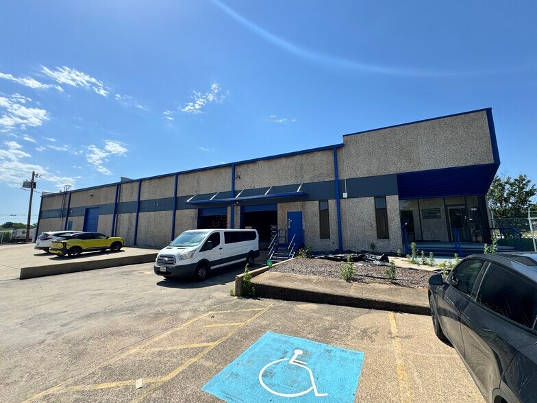 Primary Photo Of 222 S Town East Blvd, Mesquite Distribution For Lease