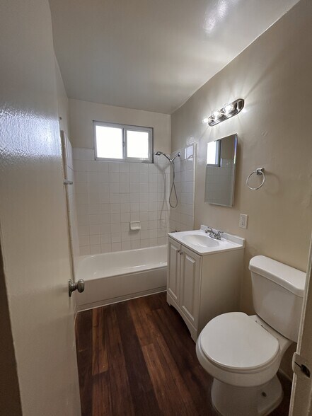 More Photos Of 1001-1005 W G St, Wilmington Apartments For Sale