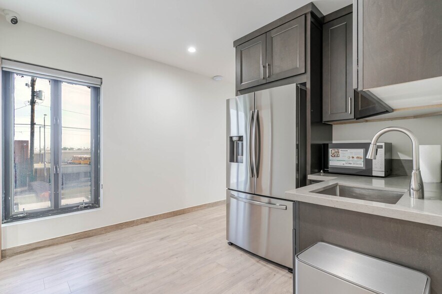 More Photos Of 11635-11637 Tuxford St, Sun Valley Warehouse For Sale