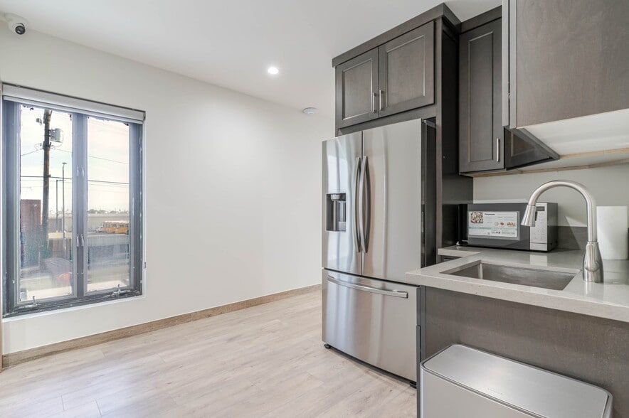 More Photos Of 11635-11637 Tuxford St, Sun Valley Warehouse For Sale