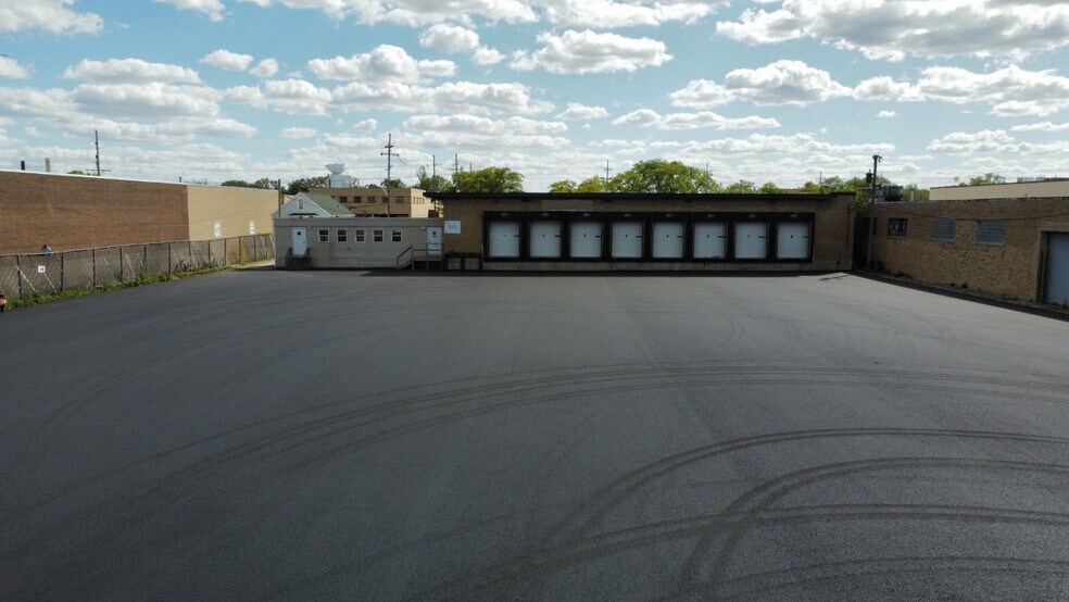More Photos Of 6105 W Howard St, Niles Warehouse For Sale
