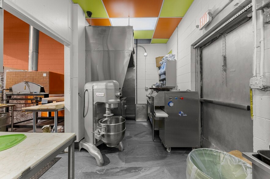 More Photos Of 14730 Champaign Rd, Allen Park Storefront Retail Office For Sale