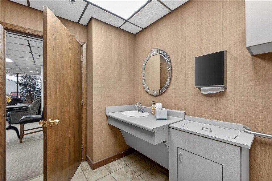More Photos Of 2005-2007 W 103rd Ter, Leawood Service For Sale