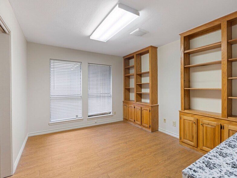 More Photos Of 602 S John Redditt Dr, Lufkin Office For Lease