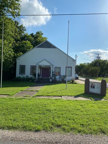 More Photos Of 404 S Adams St, Kemp Religious Facility For Sale