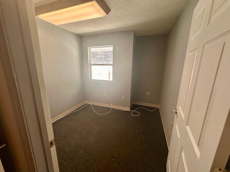 More Photos Of 1105 Mohawk Trl, Shelburne General Retail For Sale