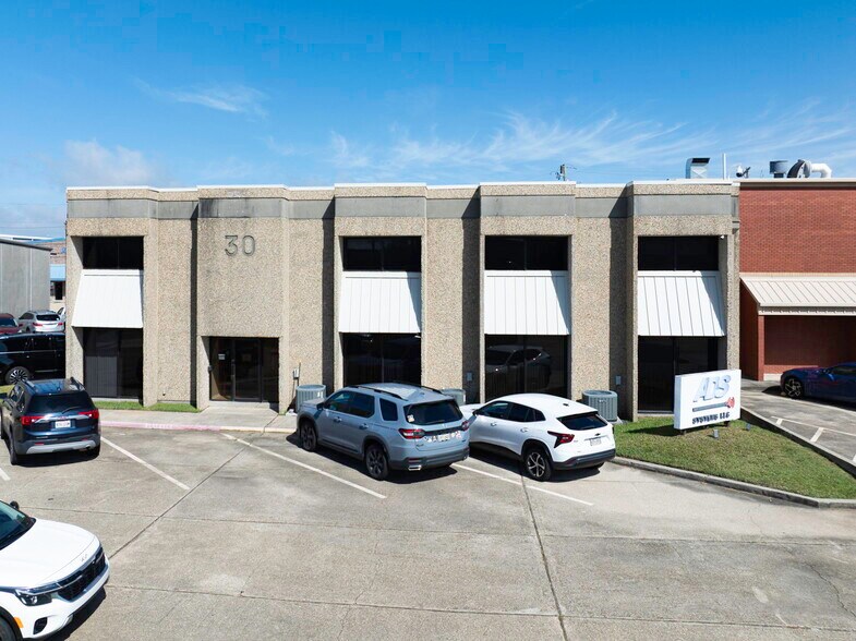 Primary Photo Of 30 Veterans Memorial Blvd, Kenner Warehouse For Sale