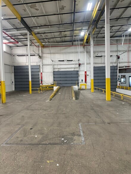 Primary Photo Of 1220 W Fulton St, Edgerton Warehouse For Lease