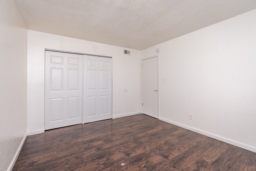 More Photos Of 10 Nedra Ct, Sacramento Apartments For Sale