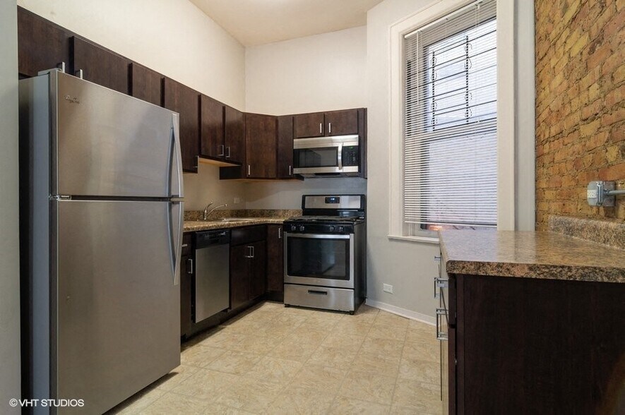 More Photos Of 2300 N Clark St, Chicago Apartments For Lease